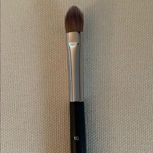 Chanel concealer brush No. 10